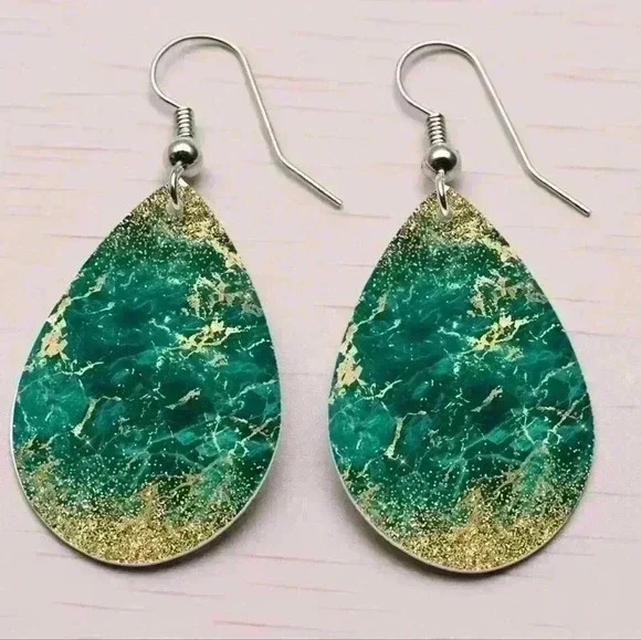 Emerald and gold printed tear drop pendant earrings - Picture 2 of 2